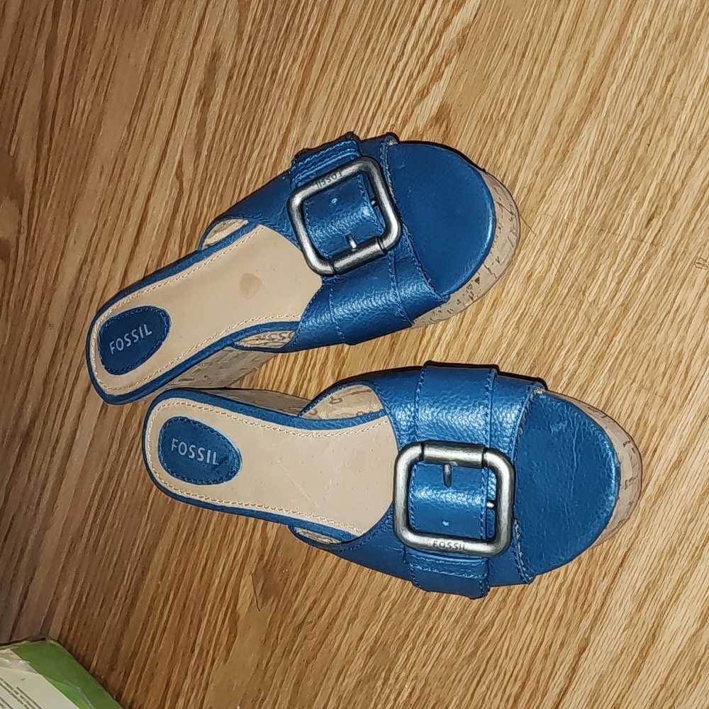 Fossil leather sandals, blue, NWOB. Priced to move. Reasonable offers accepted.